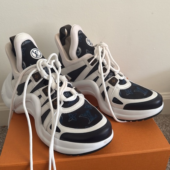 Louis Vuitton archlight trainer size 38 1/2 worn once - Picture 3 of 5